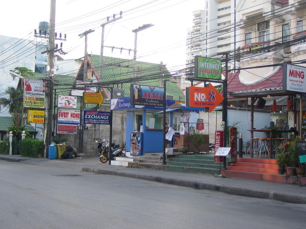 Andaman Place Guesthouse Patong Exteriör bild